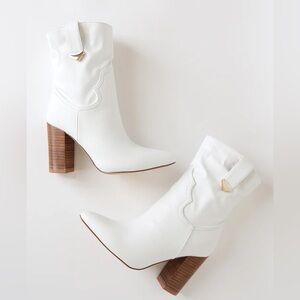 Lulu's Taryne White Pointed-Toe Booties New In Box Size 10